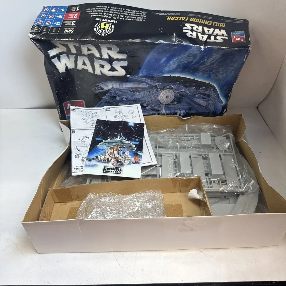 Star Wars Millennium Falcon Model Kit AMT ERTL #38273 Movie Print Open Box (106)